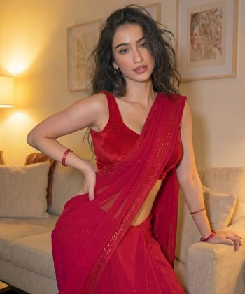 megha-vip-model-indian-escort-in-sharjah