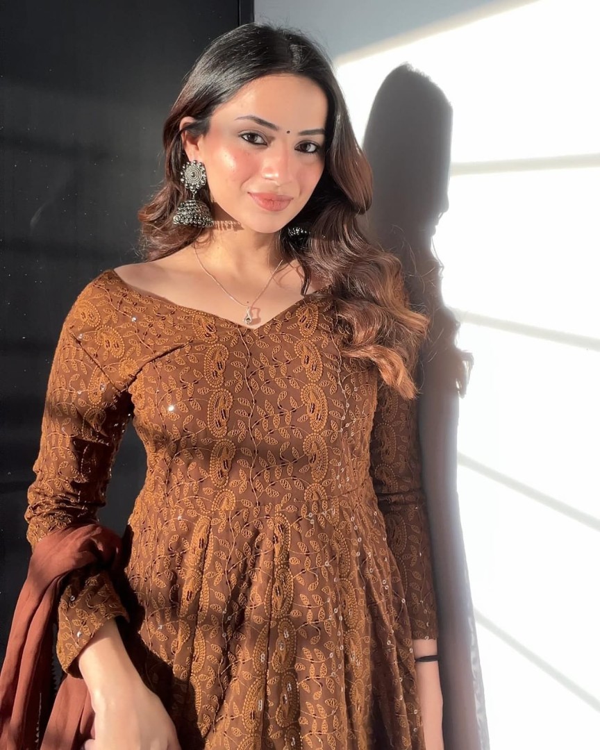 anisha-indian-escorts-abu-dhabi-4