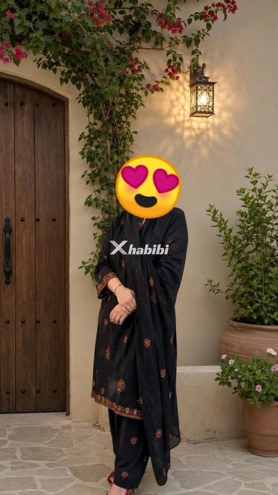 hot-pathani-wife-available-for-fun-0