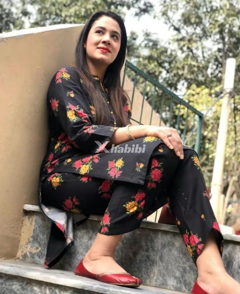girls-available-for-day-and-night-2