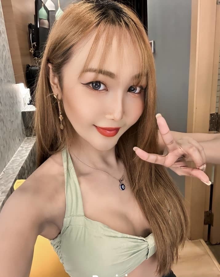 available-asian-girl-selena-0
